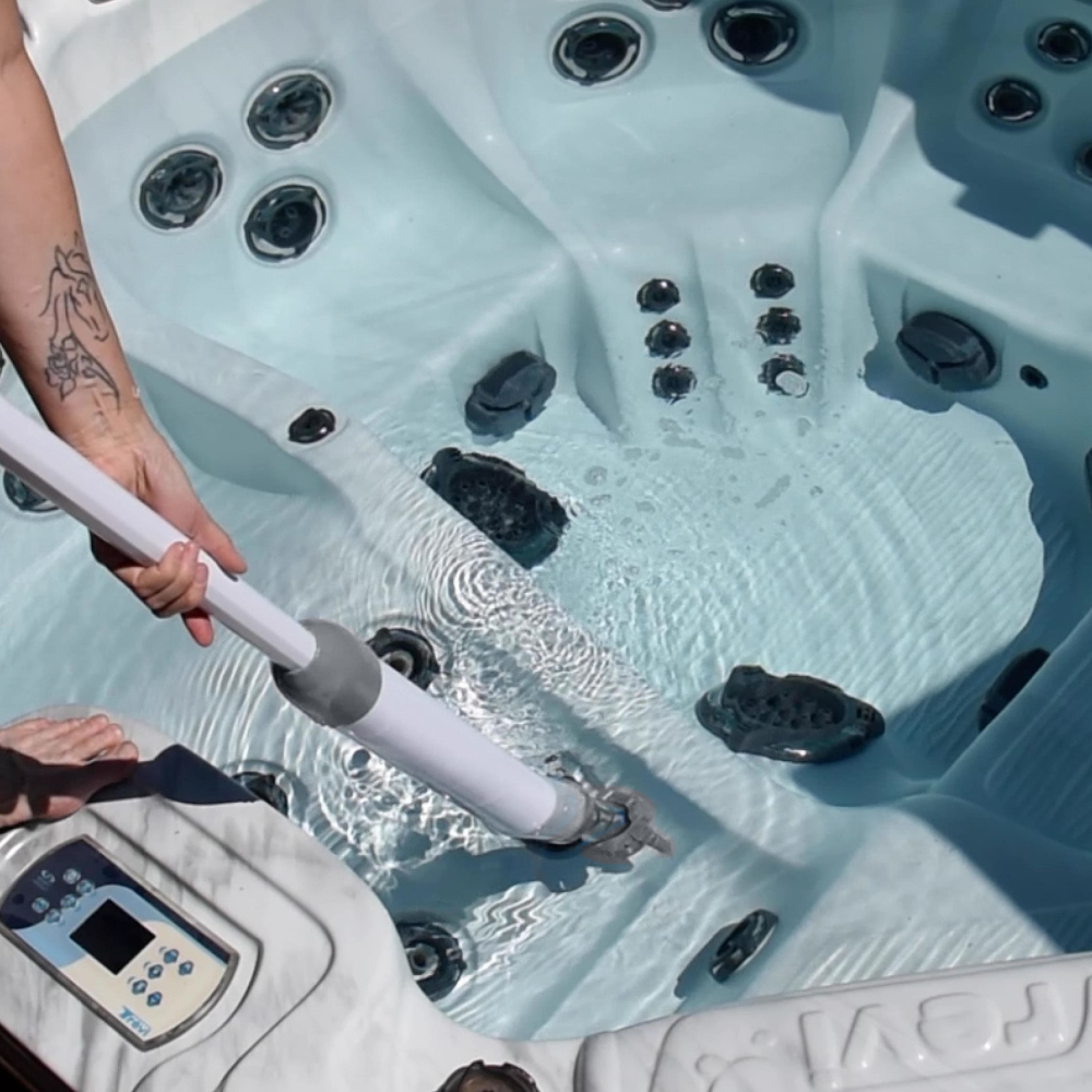Manual Vacuum & Leaf Skimmer for Spas and Small Pools - Image 4
